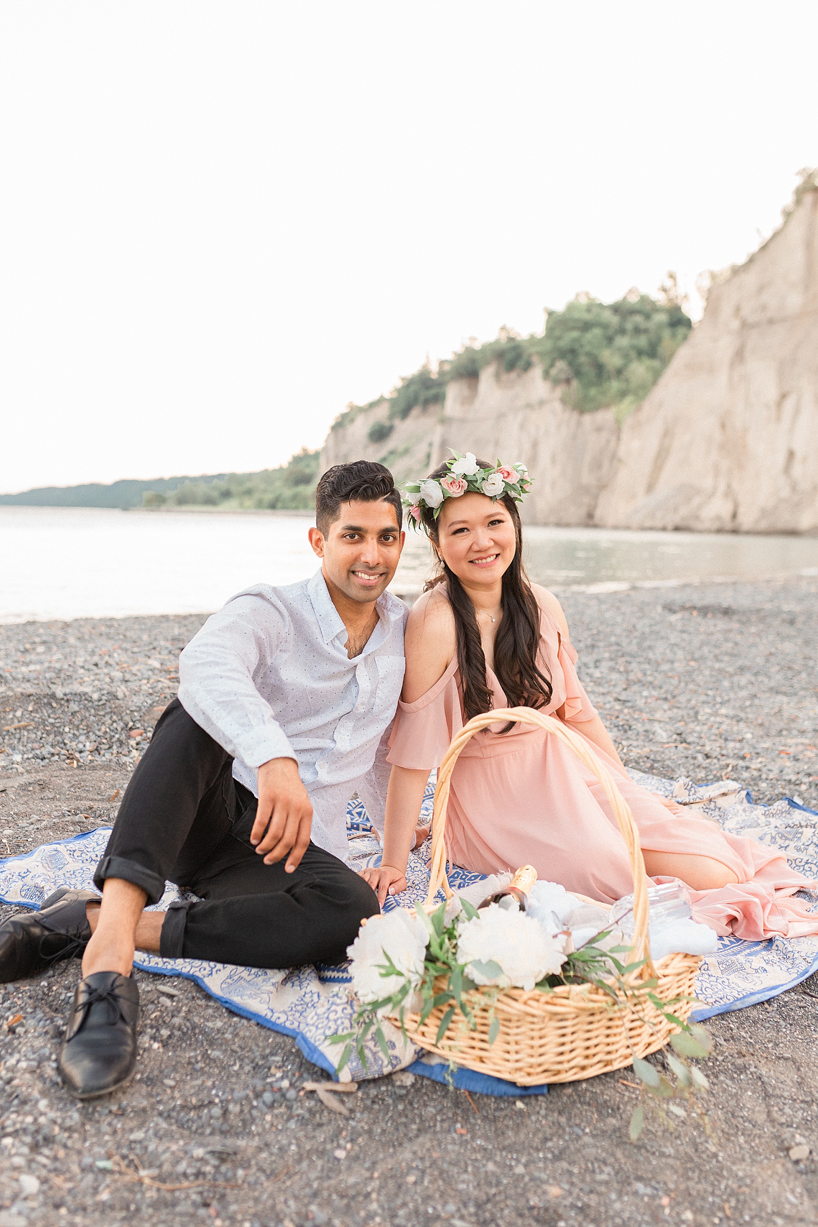 Picnic engagement session at Scarborough Bluffs